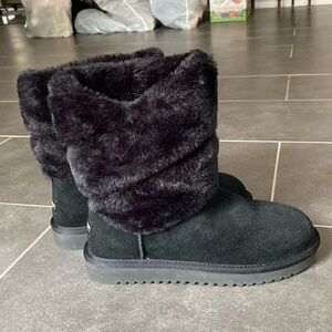New Koolahburra by Uggs Dezi black Soft faux fur and suede ankle boots in size 7